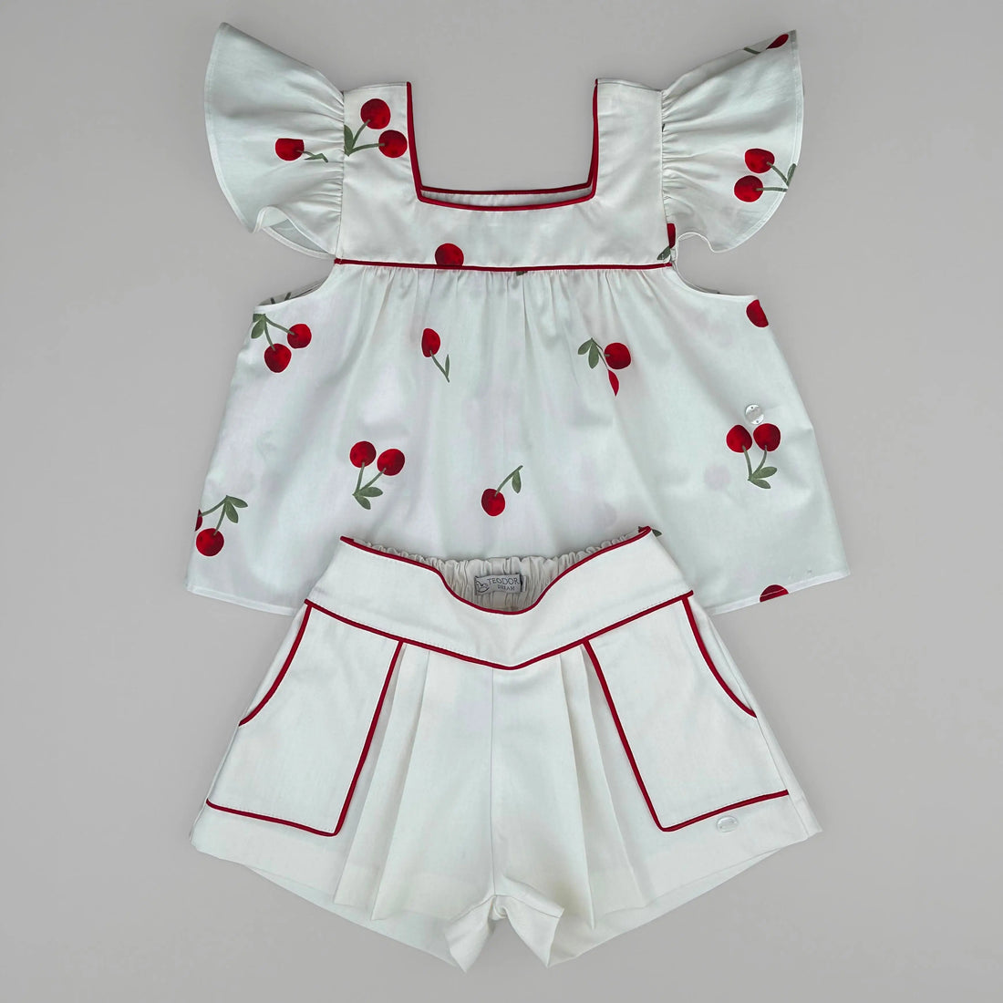 Conjunto Bata e Bermuda Romântica – Off – Cerejas & Debrum Vermelho- TD187